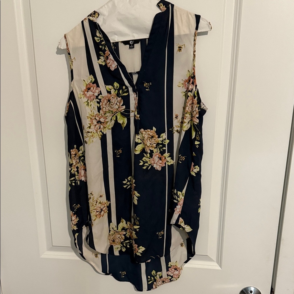 Aeropostale Navy and Cream Floral Blouse